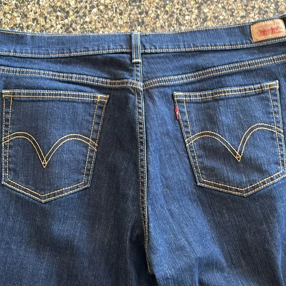Levi's 515 Bootcut Jeans - Picture 6 of 8
